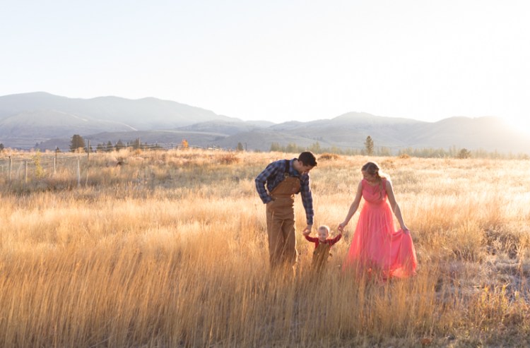Wedding photographer in Winthrop WA, Chelan Wedding Photographer, Sun Mountain Lodge, Methow Valley Photography
