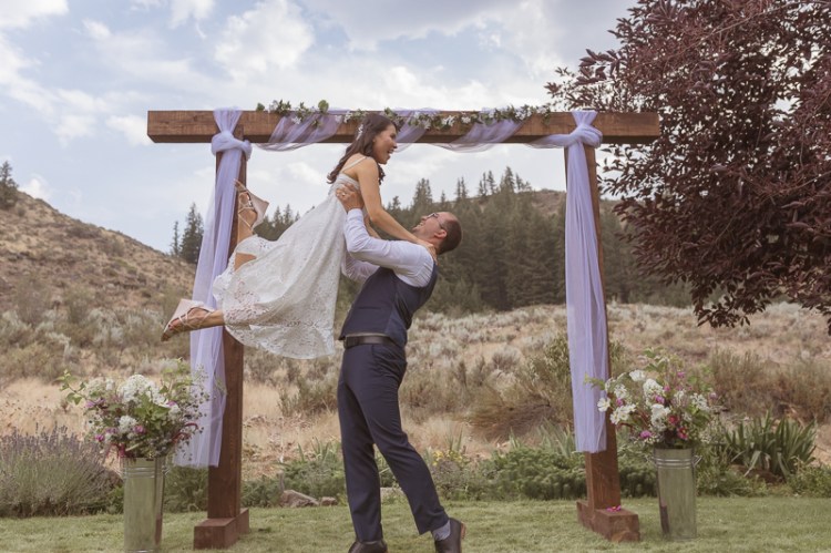 Wedding photographer in Winthrop WA, Chelan Wedding Photographer, Sun Mountain Lodge, Methow Valley Photography